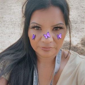 Meet your Posher, Monique